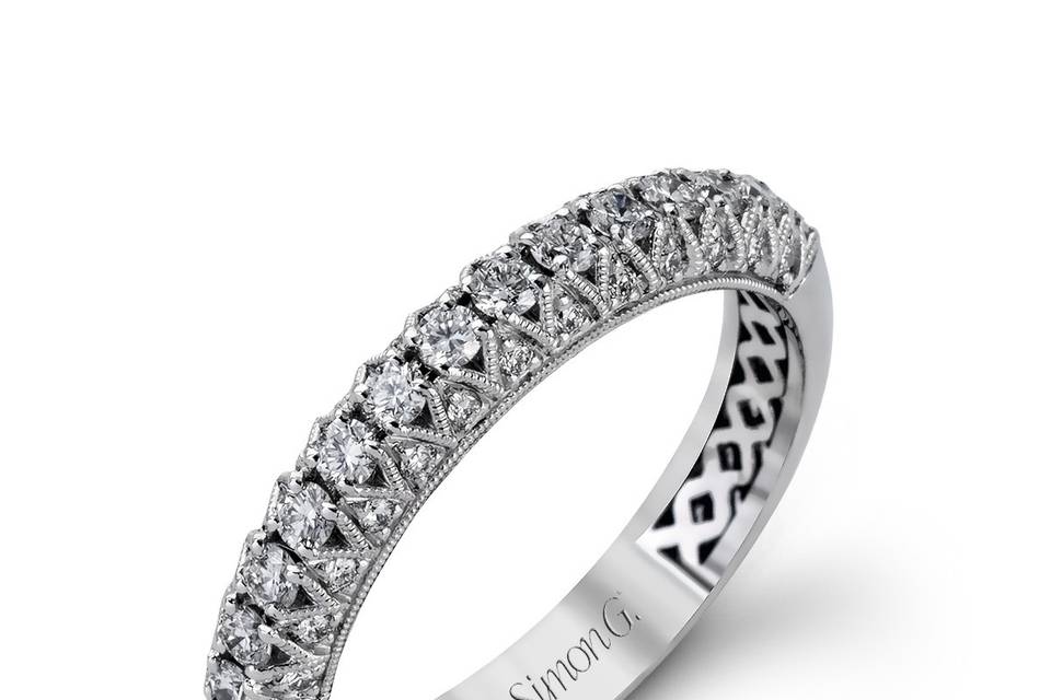 Style	MR2244-B	<br>	18K white gold band comprised of 0.46ctw round white diamonds.