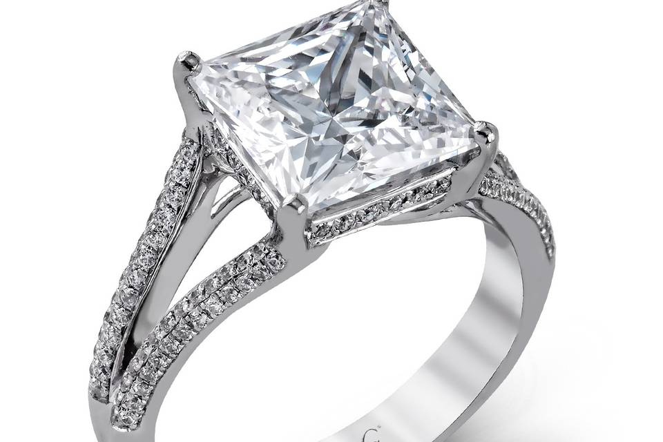 Style	MR2257	<br>	18K white gold ring comprised of 0.34ctw round white diamonds.