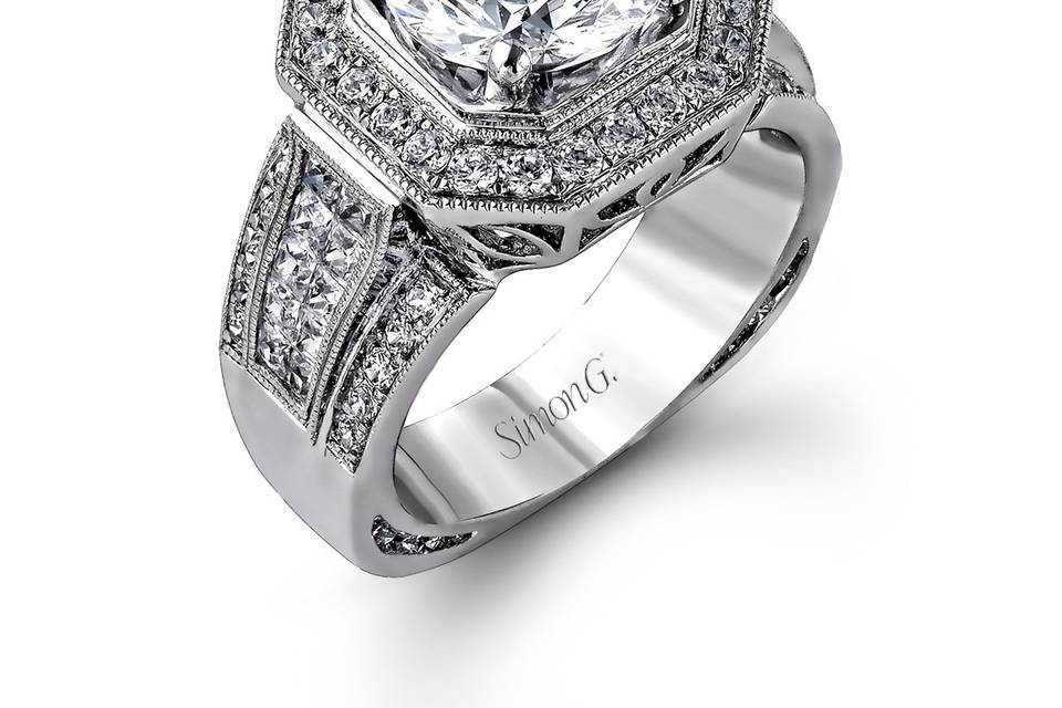Style	NR268	<br>	18K white gold ring comprised of 0.87ctw round white diamonds and 0.70ctw princess diamonds.
