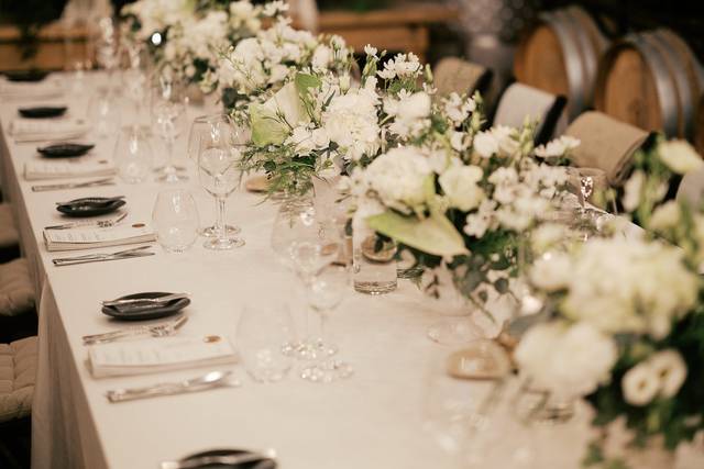 Intimate wedding Douro decor