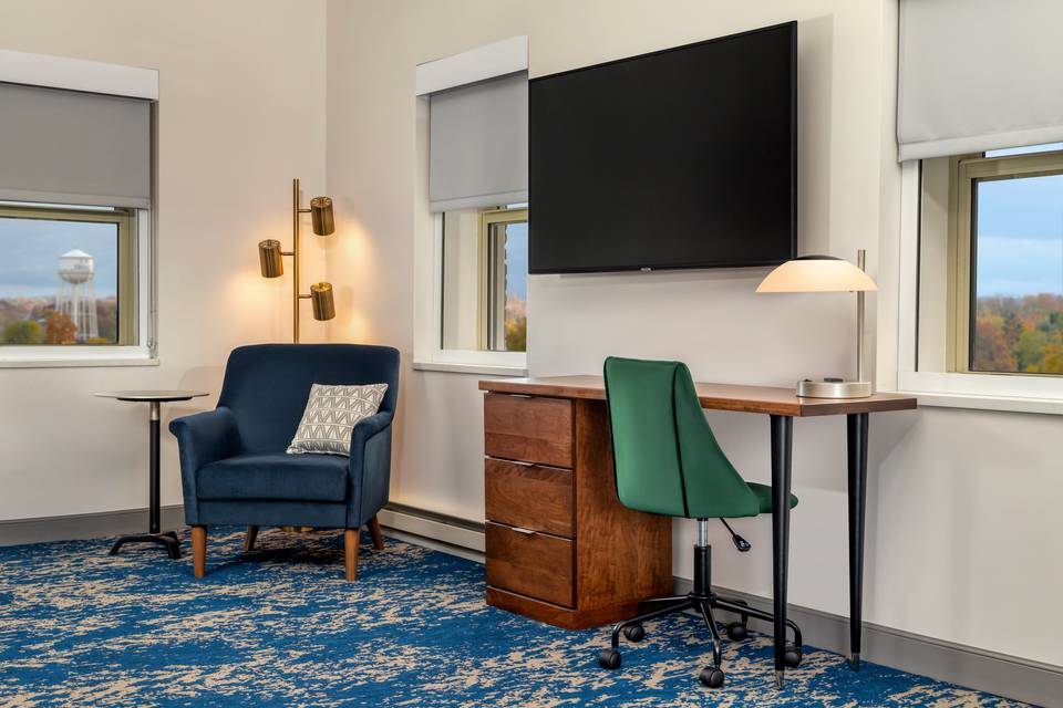 Sitting area in king guest room