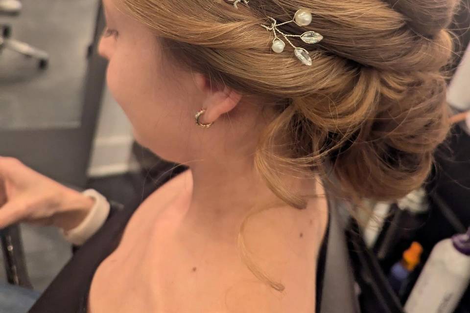 Blonde bridal bun