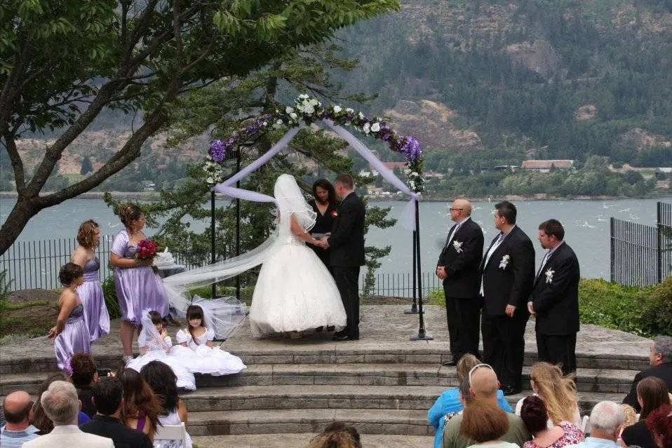 Gorge Romance Wedding Officiant