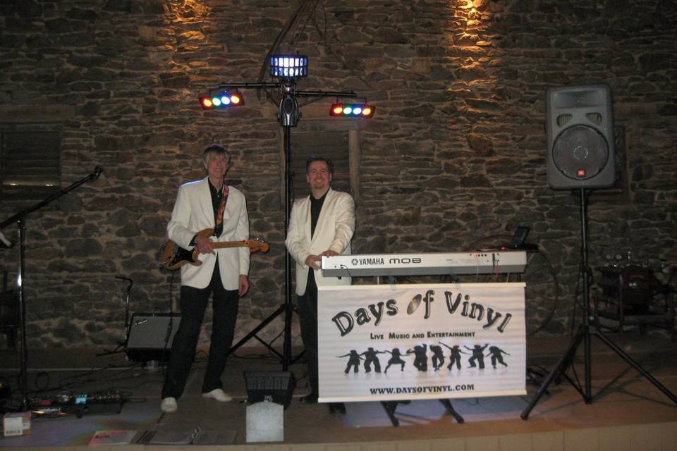 Days of Vinyl - Live Music and Entertainment