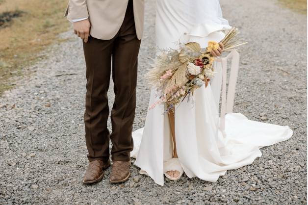 2023 Couple in vineyard