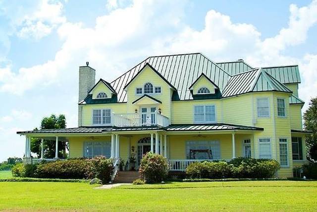 Bed and breakfast facade