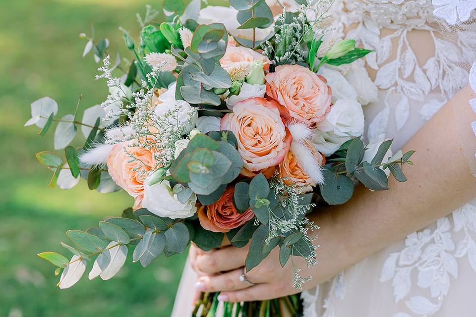 Peach wedding bouquet