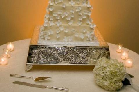 White cake with floral decorations