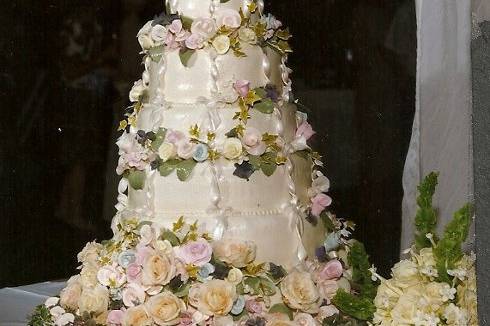 White cake with rose decorations