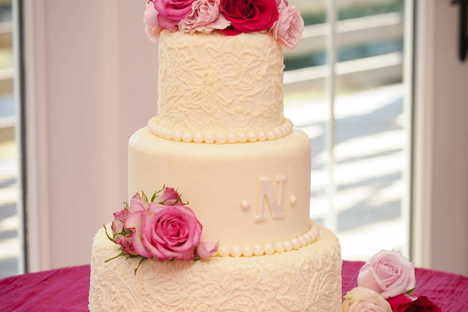 White cake with pink roses