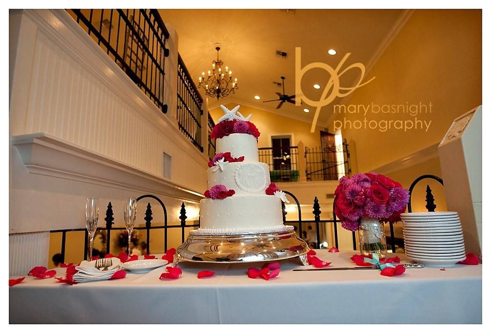 White cake with pink roses