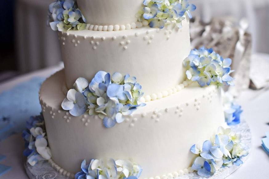 Wedding cake table