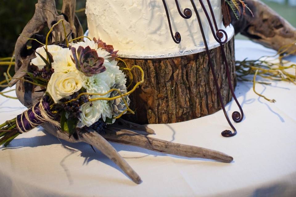 Tree bark inspired cake