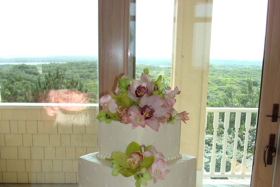 Tree bark inspired cake