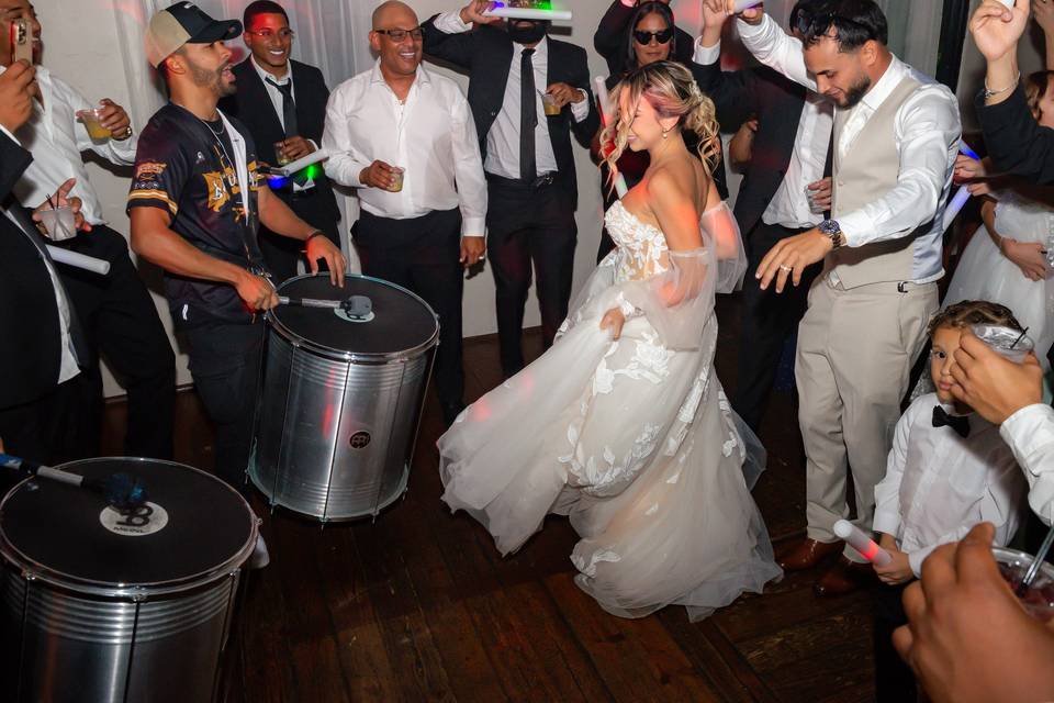 Dancing with my hairdo