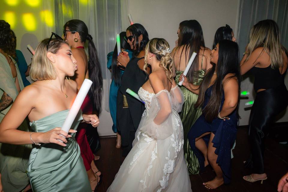 Dancing with my hairdo
