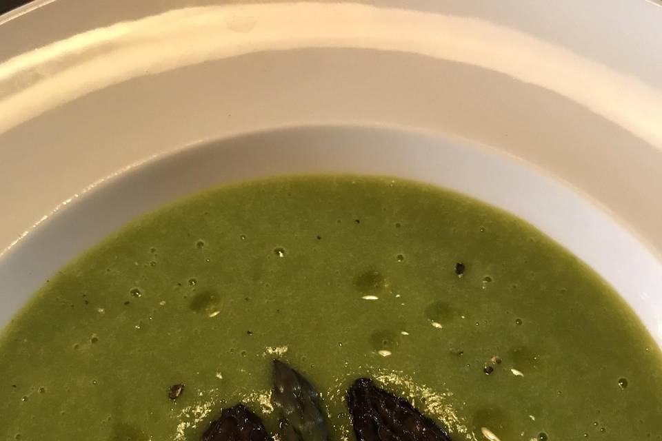 Asparagus soup with morels
