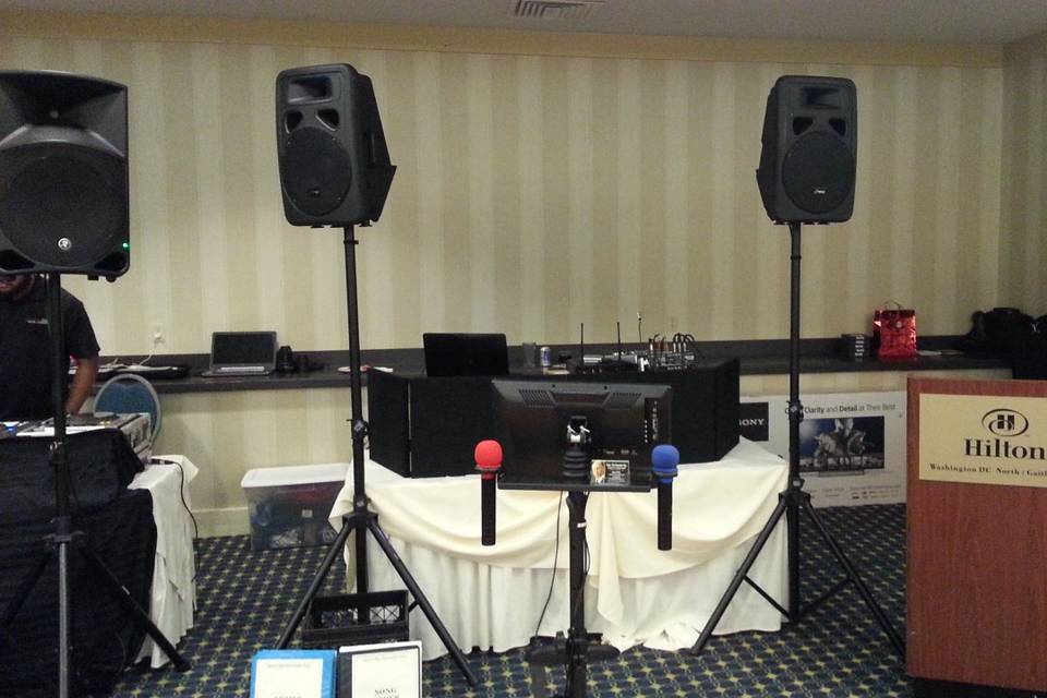 Compact hotel setup w/DJ