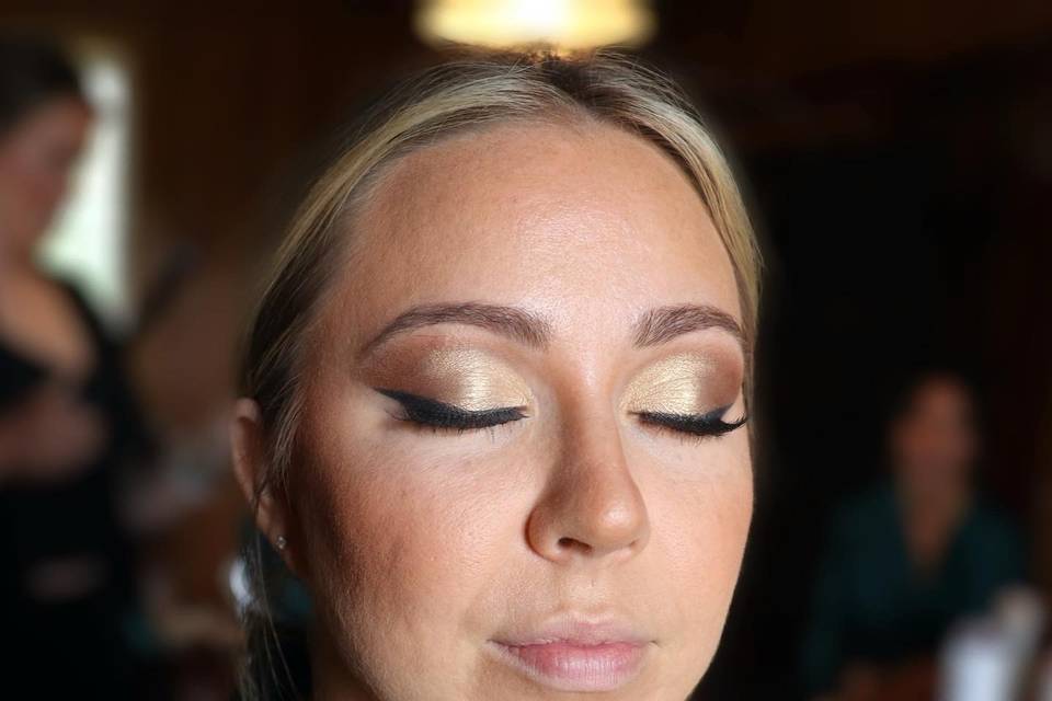 Gold cut crease and liner