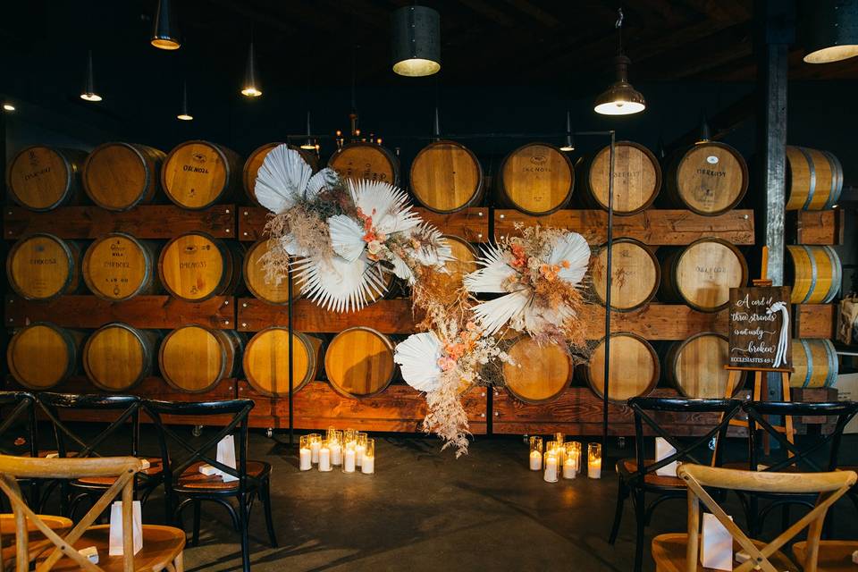 Dried flower barrel wall