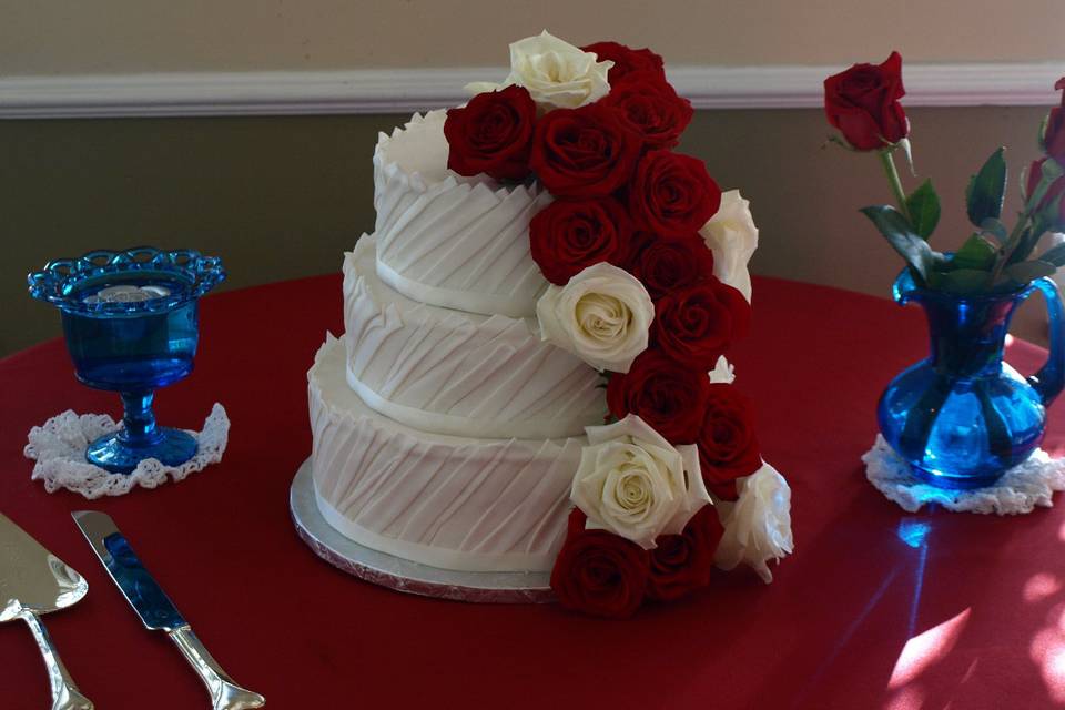 3-tier wedding cake with roses
