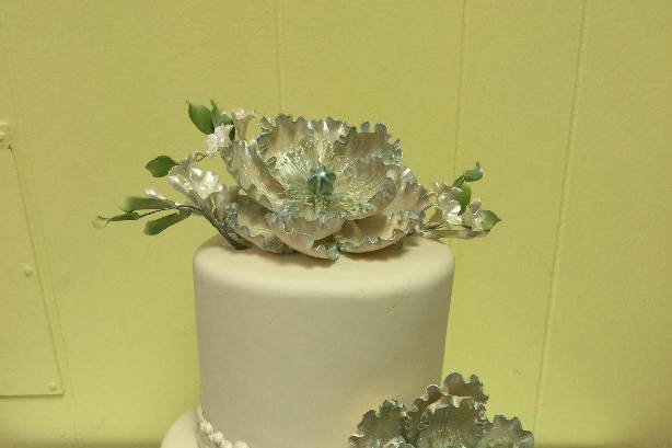 Succulents on 2-tier cake