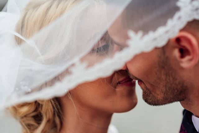 Veiled kiss