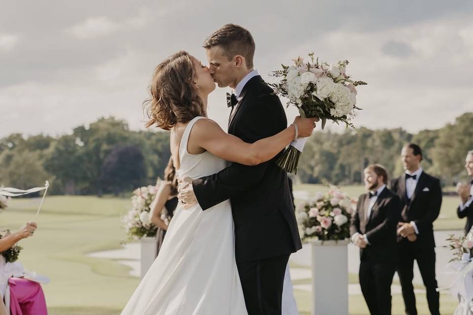 Timeless bride
