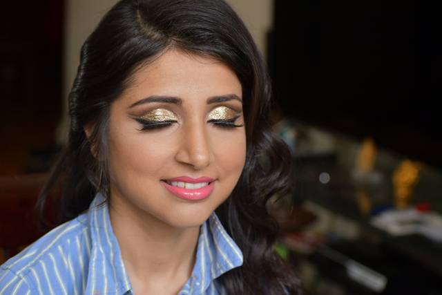 Cut crease metallic eye shadow