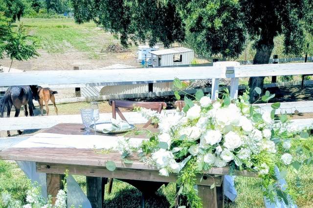 White Sweetheart Table