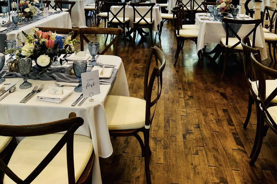 Elegant Tablescape & Decor