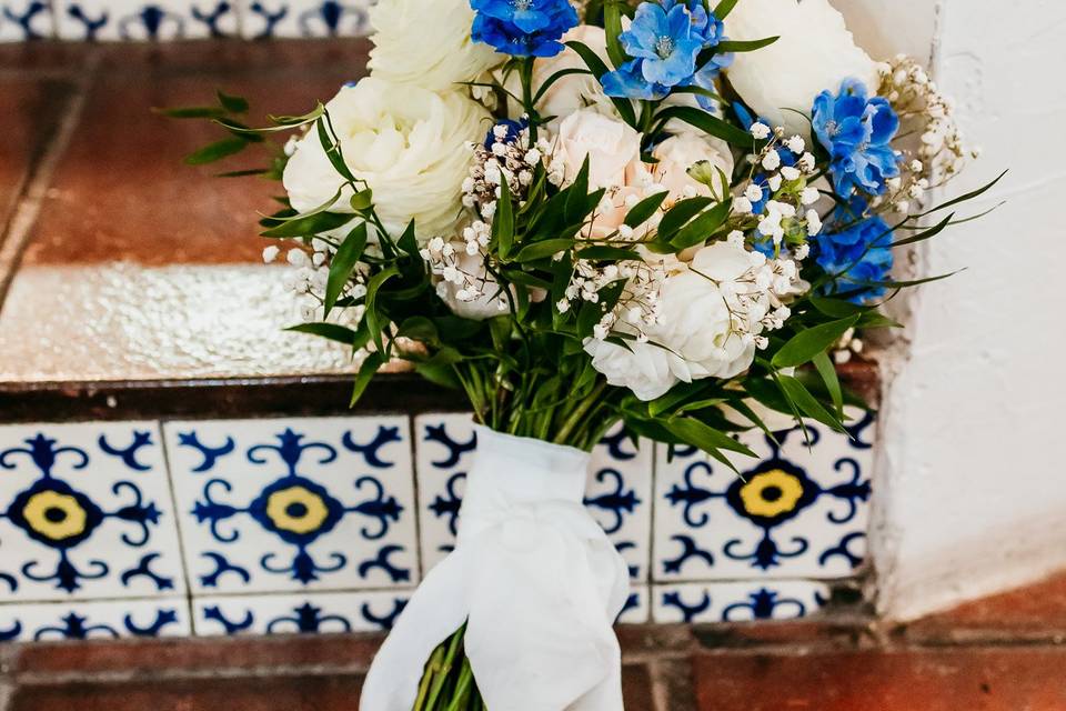 Talavera Tiles and bouquet