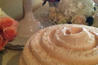 Deconstructed wedding cake table detail. Swirl top with white non-pareil sprinkles (bottom).