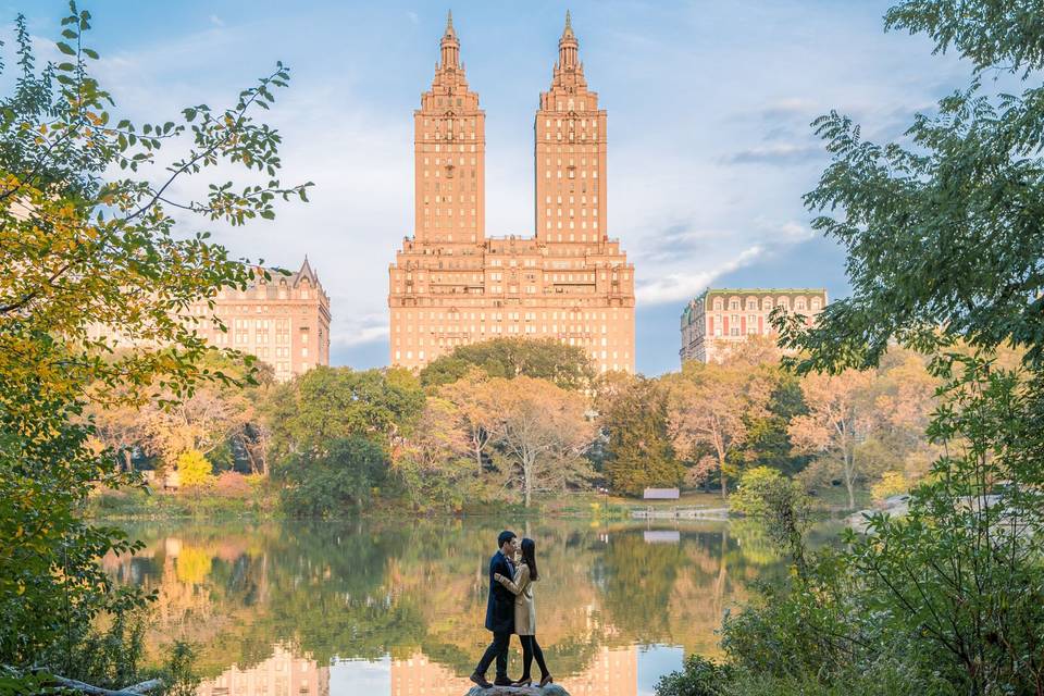 Nyc wedding photographer: nyc engagement photos in central park