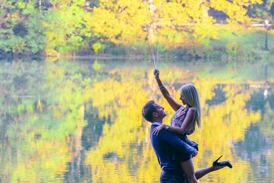 Nyc wedding photographer: nyc engagement photos in central park