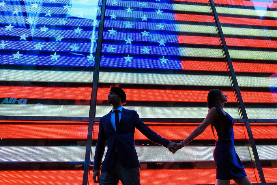Nyc wedding photographer: nyc engagement photos at times square