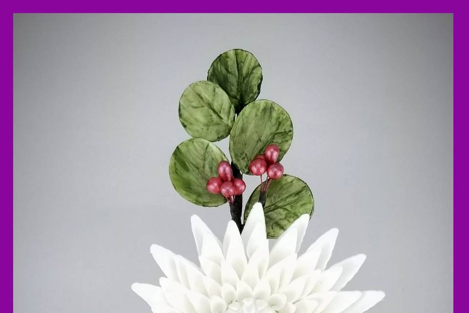 Gumpaste White Dahlia