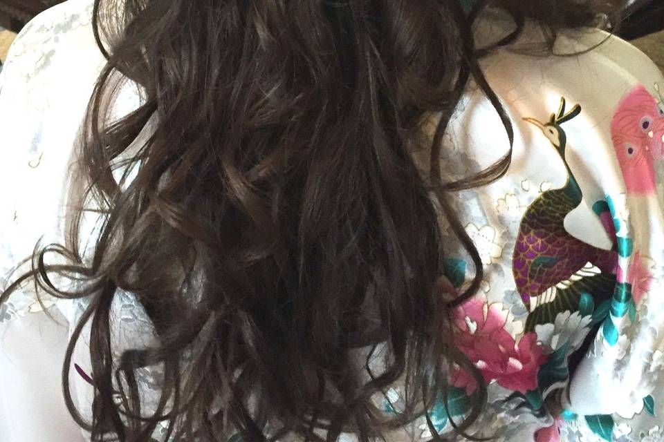 Wavy hairstyle