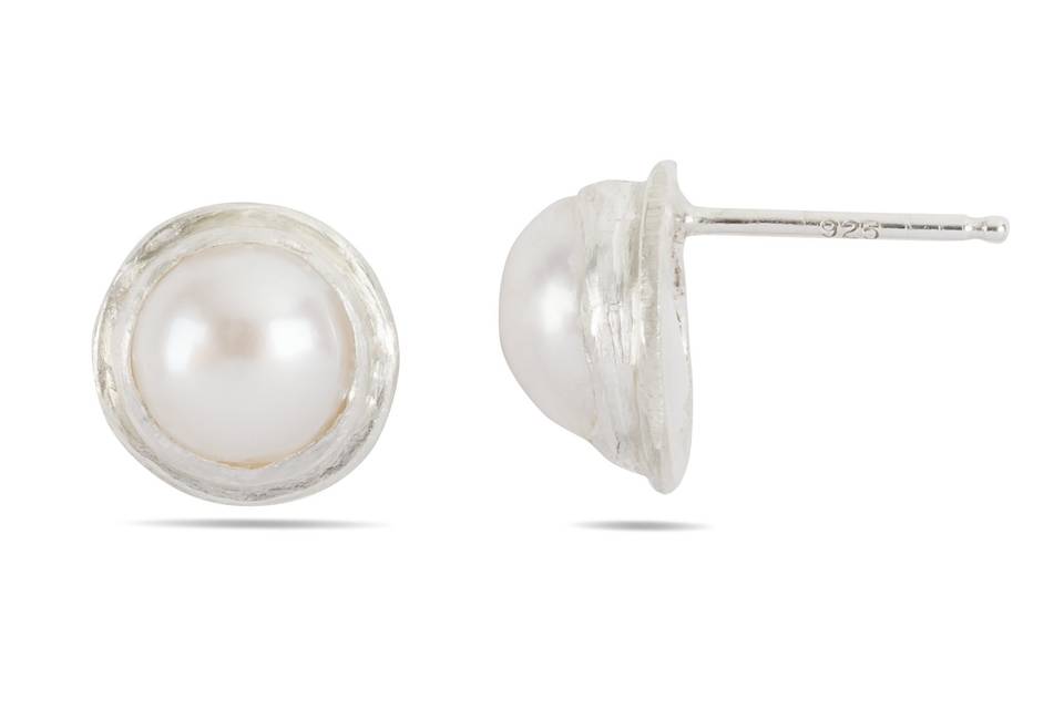 Simple Pearl Earrings