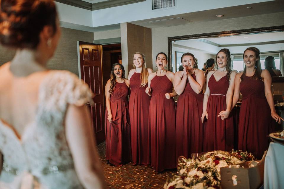 The bridal party's first look (Klear Photography)