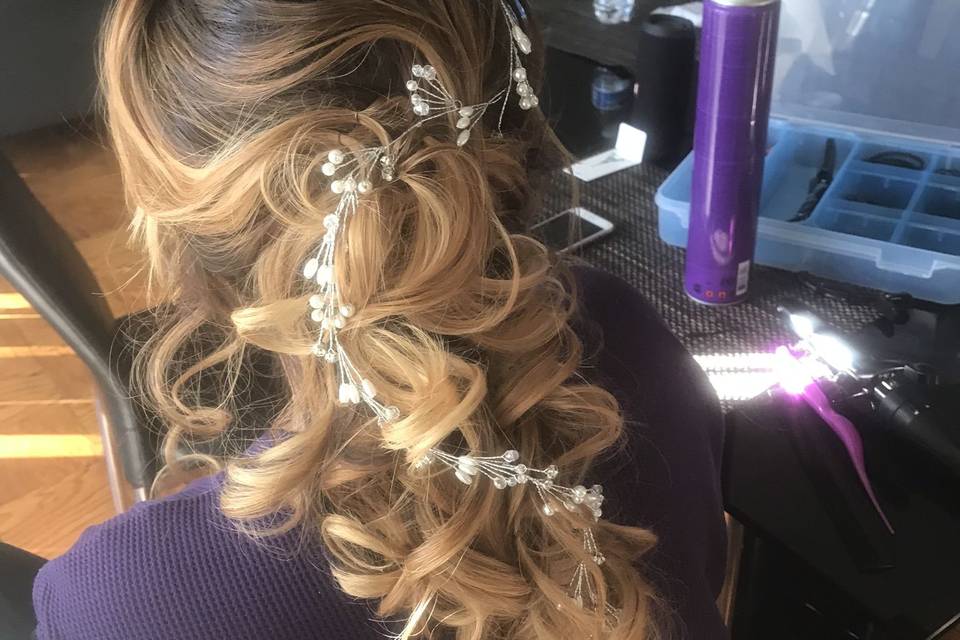 Curls and floral notes