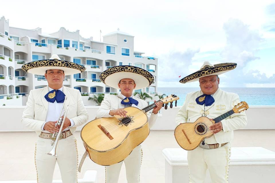 MARIACHI TRIO