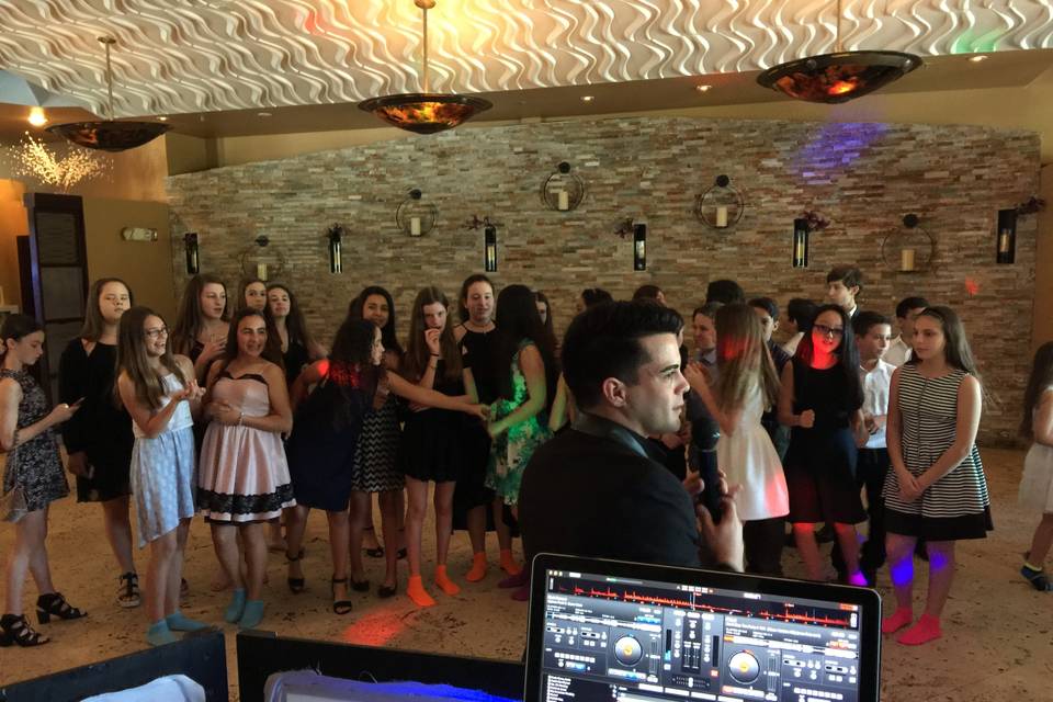 Bat Mitzvah MC & DJ