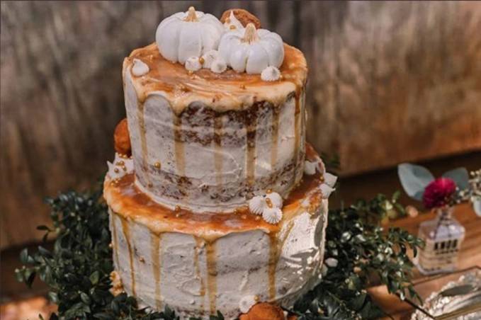 Naked autumnal cake