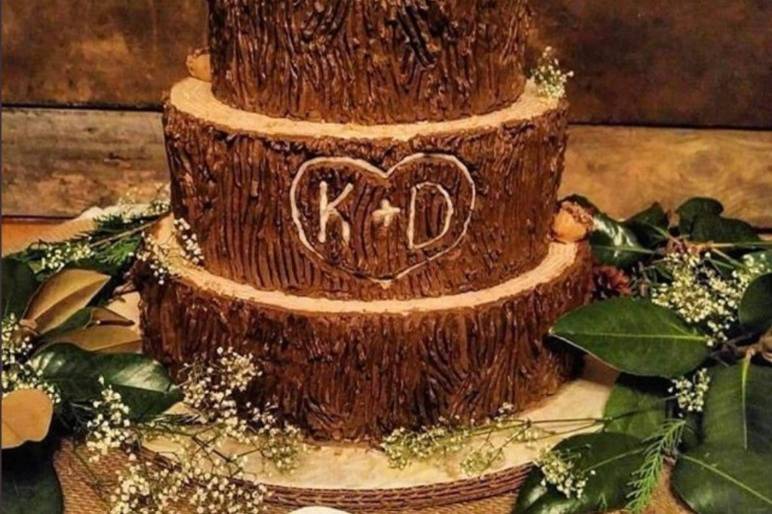 Rustic wood-style frosting