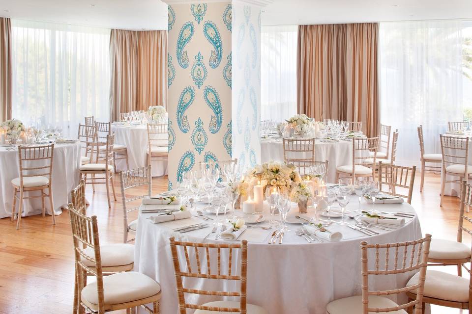 Indoor elegant wedding dinner