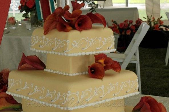 Square ivory fondant with calla lillies