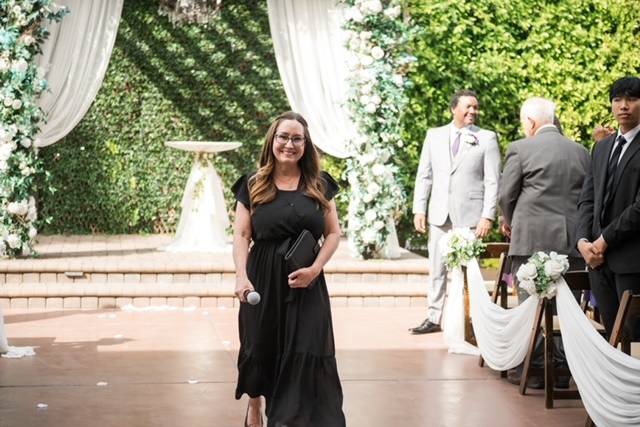Ani Hamilton, Officiant