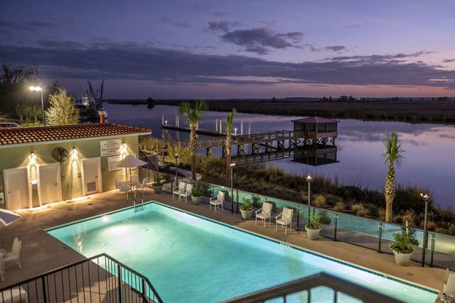 Oaks on the River Luxury Boutique Resort