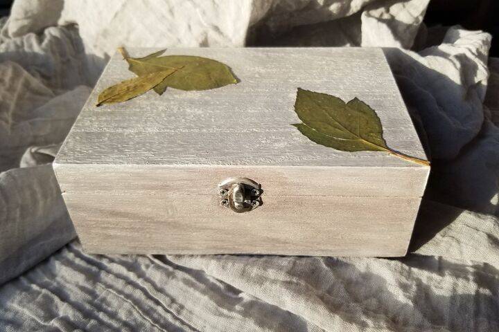 Wooden keepsake box